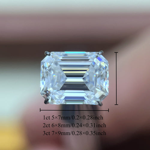 Emerald moissanite loose stone with carat-to-mm guide: 1 ct ≈ 5×7 mm, 2 ct ≈ 6×8 mm, 3 ct ≈ 7×9 mm — Caratura