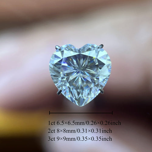 Heart moissanite loose stone with carat-to-mm guide: 1 ct ≈ 6.5×6.5 mm, 2 ct ≈ 8×8 mm, 3 ct ≈ 9×9 mm — Caratura