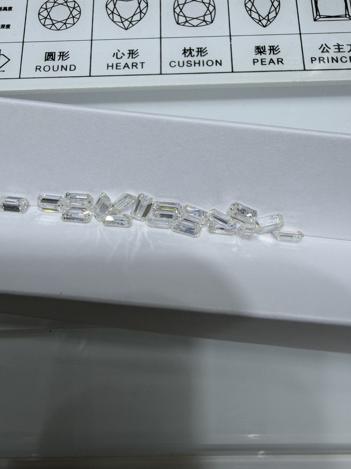 Emerald lab-grown diamond melee, DE VS-VVS, on an inspection tray