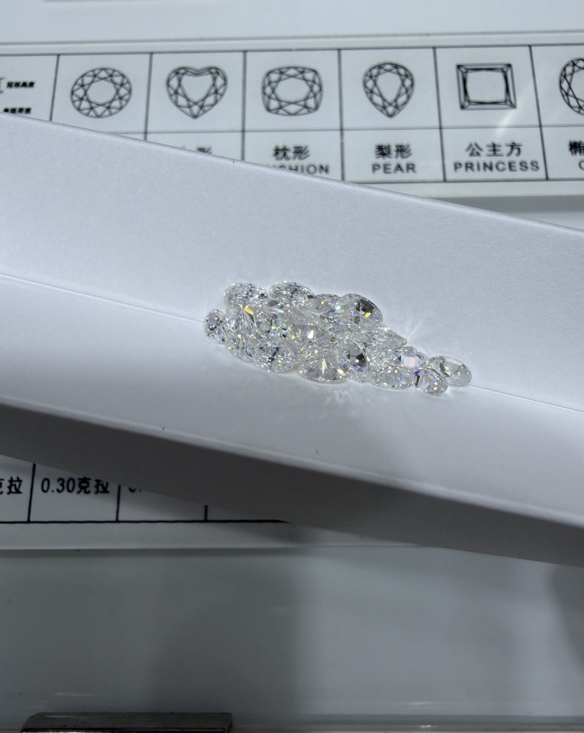 Oval lab-grown diamond melee, DE VS-VVS, on an inspection tray