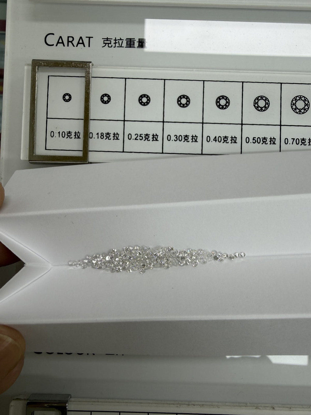 Round lab-grown diamonds, DE VS-VVS, on an inspection tray