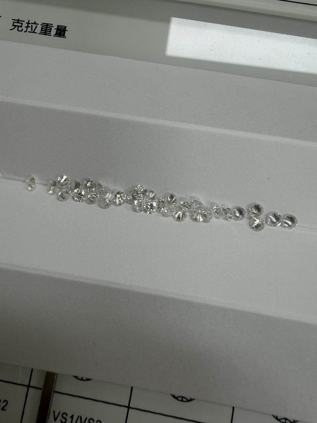 Round lab-grown diamond melee, DE VS-VVS, on an inspection tray